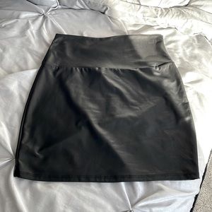 Never worn Windsor pleather spandex mini skirt SZ M
